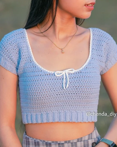 Back view of crochet scoop neck crop top showing scoop back and scalloped hem.